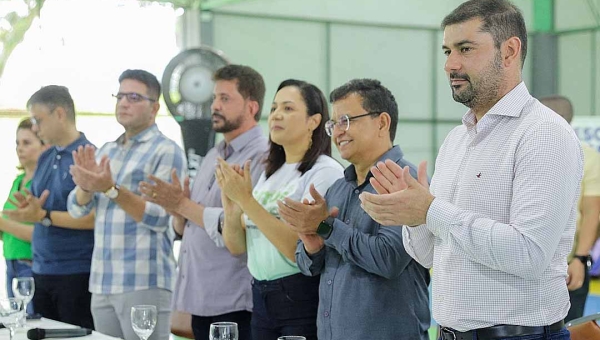 Nicolau Junior e Luiz Gonzaga prestigiam entrega de 110 toneladas de alimentos da CNC para atingidos pela enchente no Acre