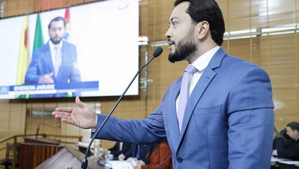 Emerson Jarude critica ida de Gladson Cameli à China, acompanhado de assessores