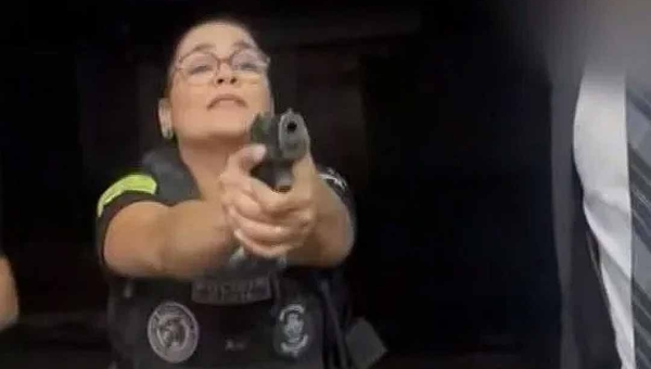 Vídeo: Polícia Civil invade casa errada para cumprir mandado em Goiás