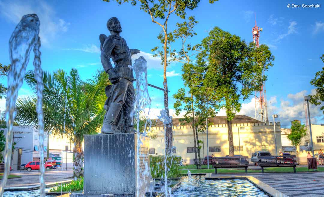 Bocalom inova e sanciona lei “Adote uma Praça”, que permite empresas privadas o uso de espaços públicos