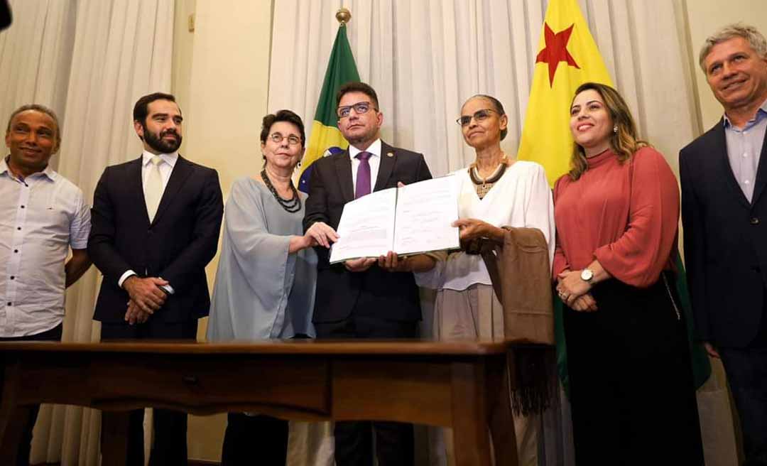 No Palácio Rio Branco, Gladson e Marina assinam contrato de R$ 98 milhões com o BNDES para o combate ao desmatamento