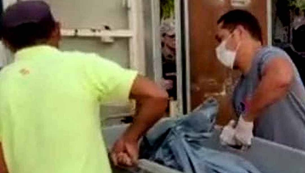 Justiça julga dia 22 caso de jovem que foi esfaqueado no pescoço, por amigo de bar, e morreu no portão da residência da mãe