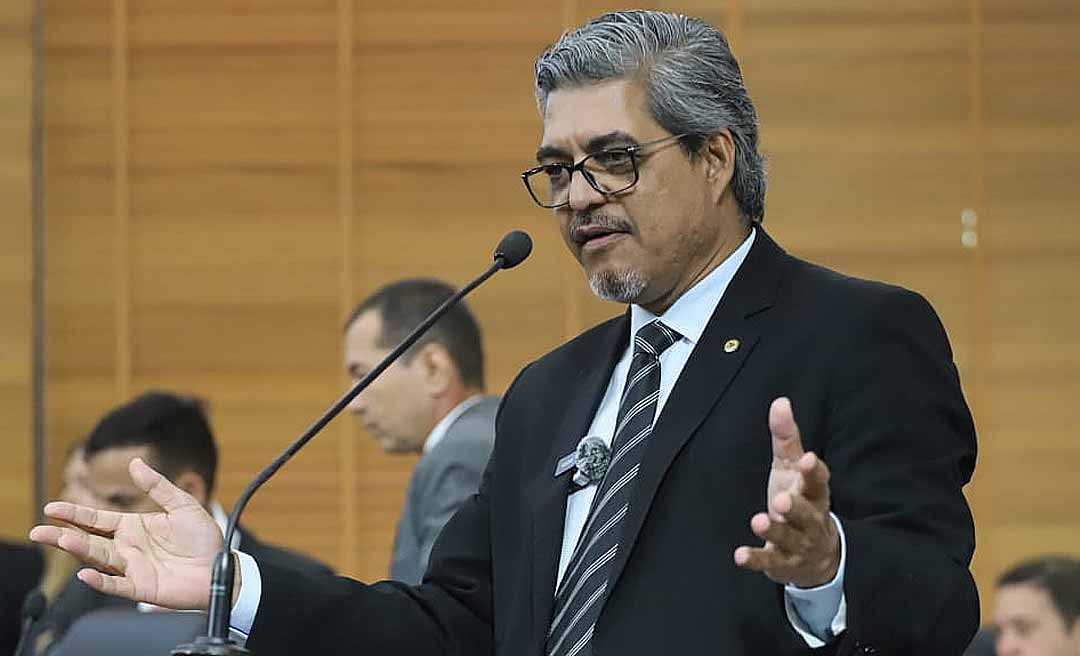 Edvaldo Magalhães denuncia que afastamento de diretora de escola foi arbitrário