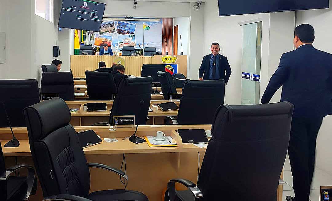 Sessão na Câmara de Vereadores de Rio Branco é encerrada por falta de quórum