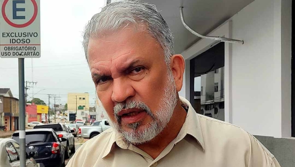 "Bocalom tem a máquina nas mãos, porém o povo simpatiza com Marcus Alexandre", diz Petecão