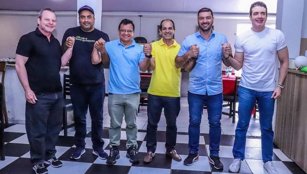 Em café da manhã, deputados com base no Juruá reafirmam apoio à reeleição de Zequinha Lima