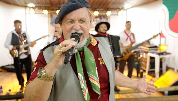 Evento em comemoração dos 50 anos do CTG Coronel Plácido de Castro celebra história e homenageia fundadores