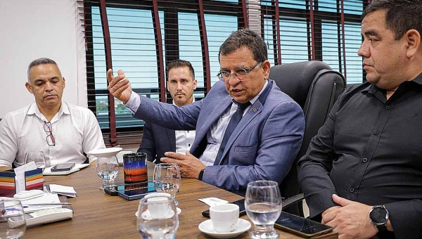 Presidente Gonzaga recebe visita do embaixador da IMBRICS+ Peru para estreitar relações comerciais entre os dois países