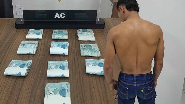 Polícia recupera mais de R$ 9 mil furtados de caminhonete estacionada na BR-364