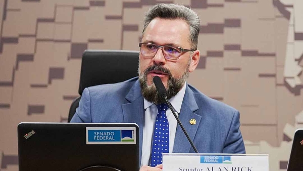 Para ajudar acreanos e gaúchos, Alan Rick pede aprovação de seu projeto criando auxílio em caso de desastre natural