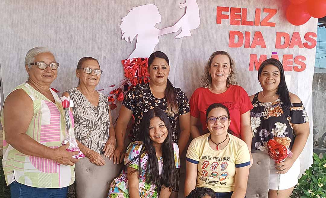 No Dia das Mães, Aparecida Rocha serve café da manhã para 80 mulheres do Bujari em sua residência