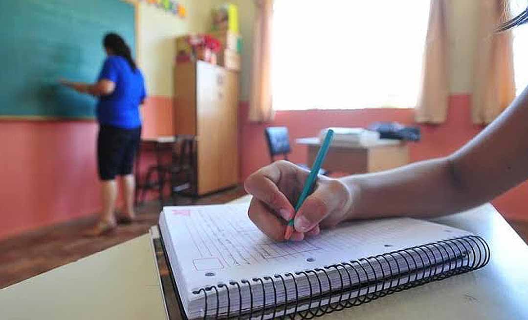 Profissionais da Educação básica poderão receber mais de R$ 3 mil por 40 horas de trabalho semanais