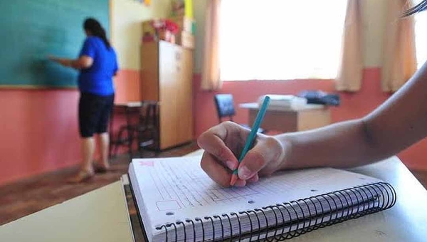 Profissionais da Educação básica poderão receber mais de R$ 3 mil por 40 horas de trabalho semanais
