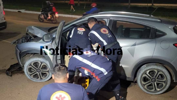 Na Capital, idoso fica gravemente ferido após perder controle de veículo e bater em árvore