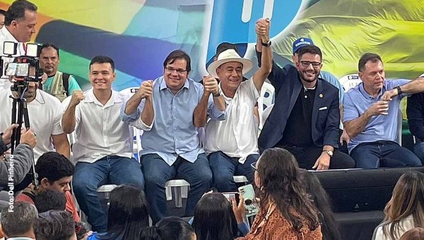 Com histórico de arengas com Bocalom, Gladson pede desculpas ao prefeito em ato no PP