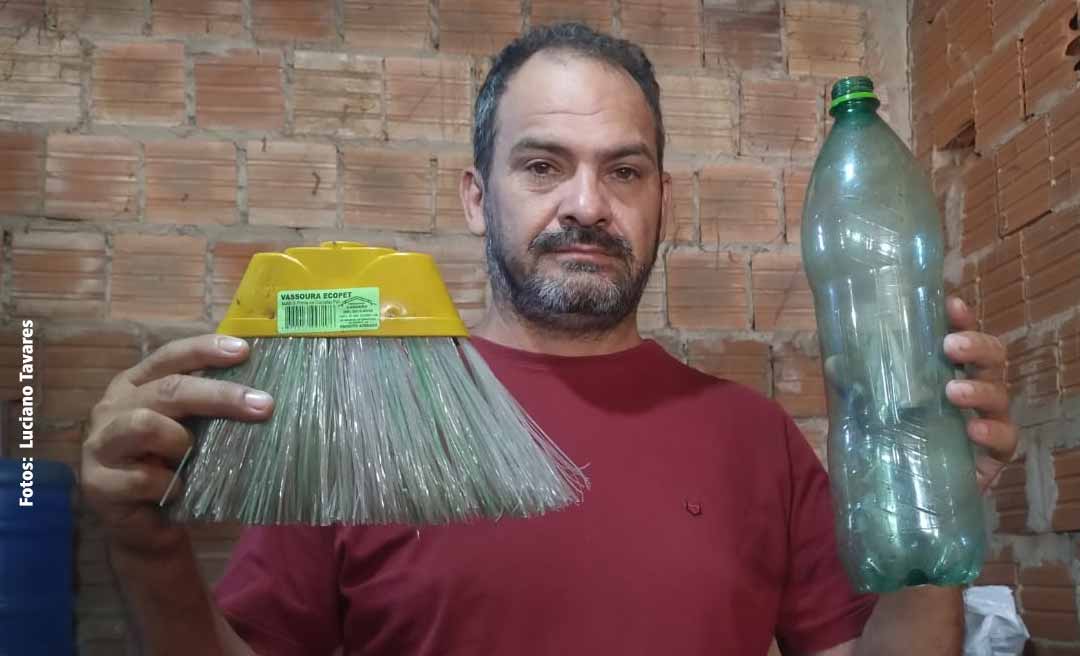 Sem incentivo do governo e prefeitura, morador de Rio Branco transforma garrafas pet em vassoura e gera emprego