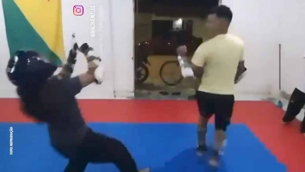 Mestre de taekwondo posta vídeo dando chute no rosto de aluna e gera revolta entre professores; ele diz que é vítima de perseguição