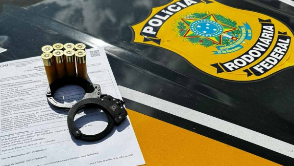 PRF prende homem com mandado de prisão em aberto e pelo crime de porte ilegal de arma de fogo na BR-364