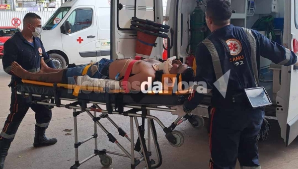 Motociclista perde os dentes após colidir contra carro no Conjunto Mascarenha de Moraes, em Rio Branco