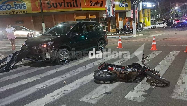 Grave acidente na Avenida Ceará deixa motoboy ferido com fratura exposta