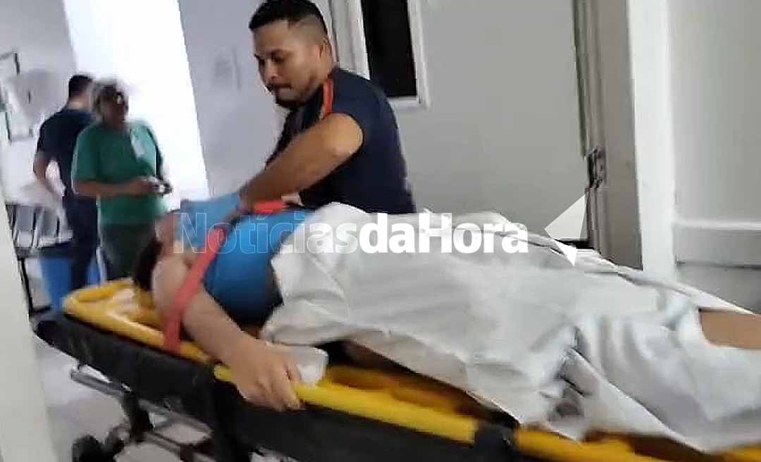 Jovem não habilitada fica ferida após colidir motocicleta em carro no bairro Estação Experimental