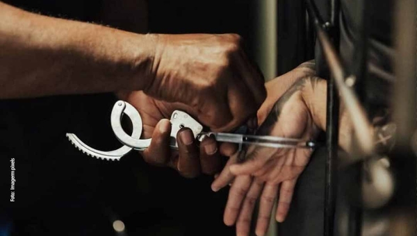 Erro da Justiça acreana pode colocar homem na cadeia para responder por crimes praticados pelo primo