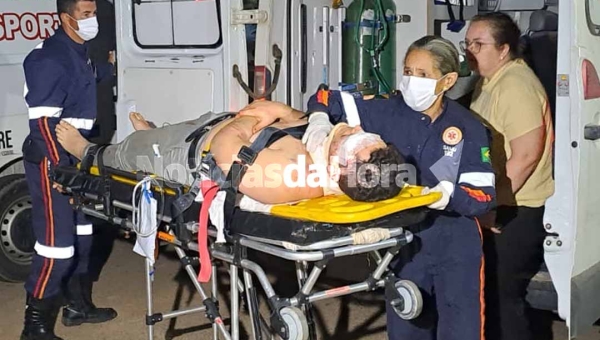 Após ultrapassagem perigosa, motorista capota veículo e cai numa ribanceira na estrada de Sena Madureira