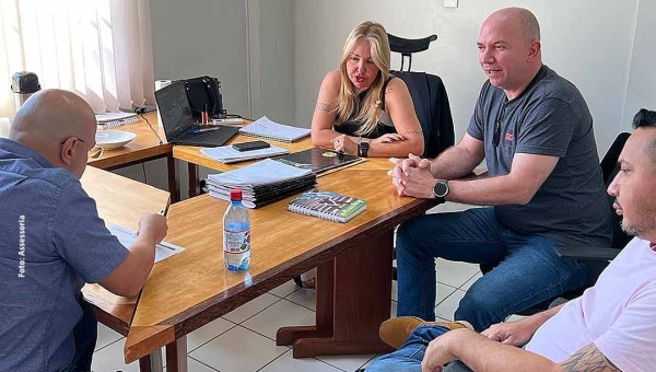 Gerlen Diniz trava nova briga com Mazinho Serafim para a construção de porto em Sena Madureira: “é o cúmulo do absurdo’