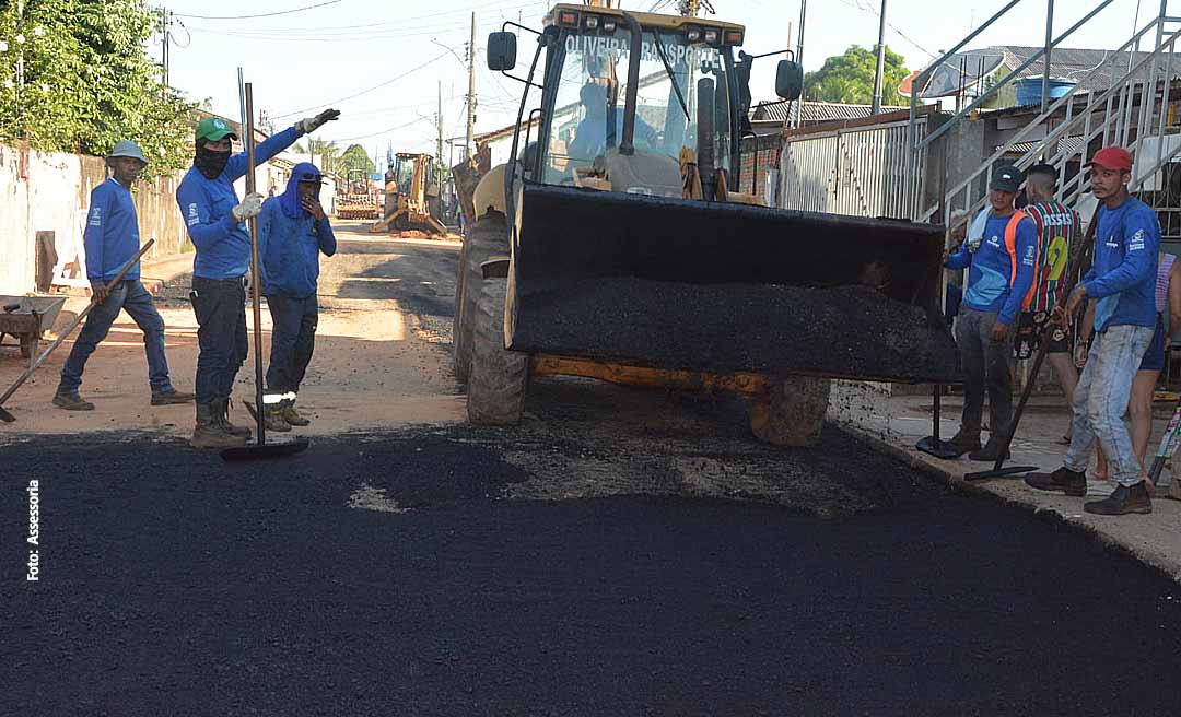 Moradores do bairro da Conquista comemoram chegada do asfalto nas ruas da comunidade
