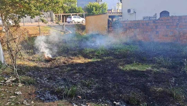 Homem em situação de rua quase provoca uma tragédia ao queimar fios de cobre próximo a maternidade Bárbara Heliodora