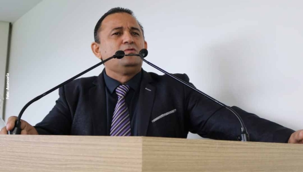 Câmara aprova ampliação da validade de motocicletas para mototáxis, proposta por Arnaldo Barros