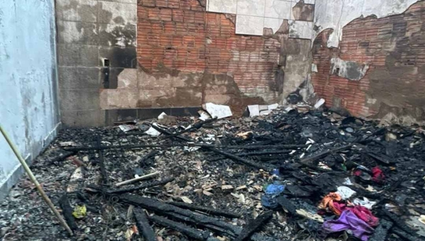 Após incêndio em residência, família faz vaquinha na internet para recomeçar: "Perdemos tudo!"