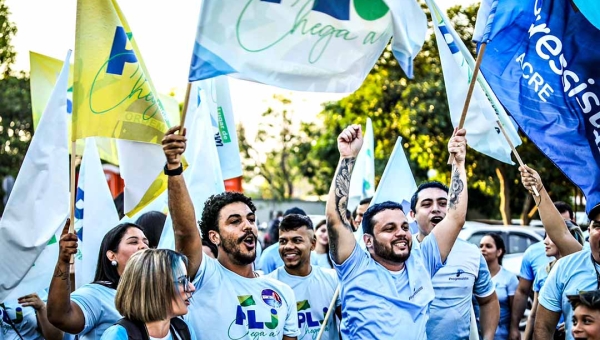 Imagens mostram multidão chegando para convenção de Bocalom e Alysson