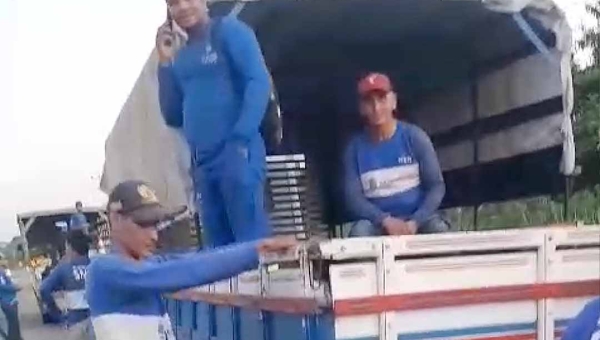 PRF apreende caminhões que transportavam trabalhadores terceirizados da Prefeitura da Capital na BR-364