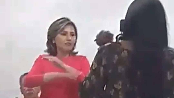 Em Cruzeiro do Sul, Jessica Sales promete acabar com moto Uber em reunião com mototaxistas