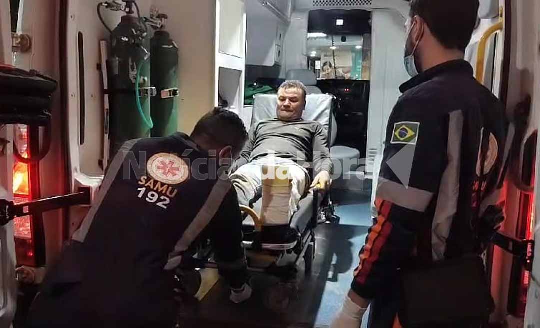 Motociclista sofre fratura na perna após bater em em buraco na Transacreana