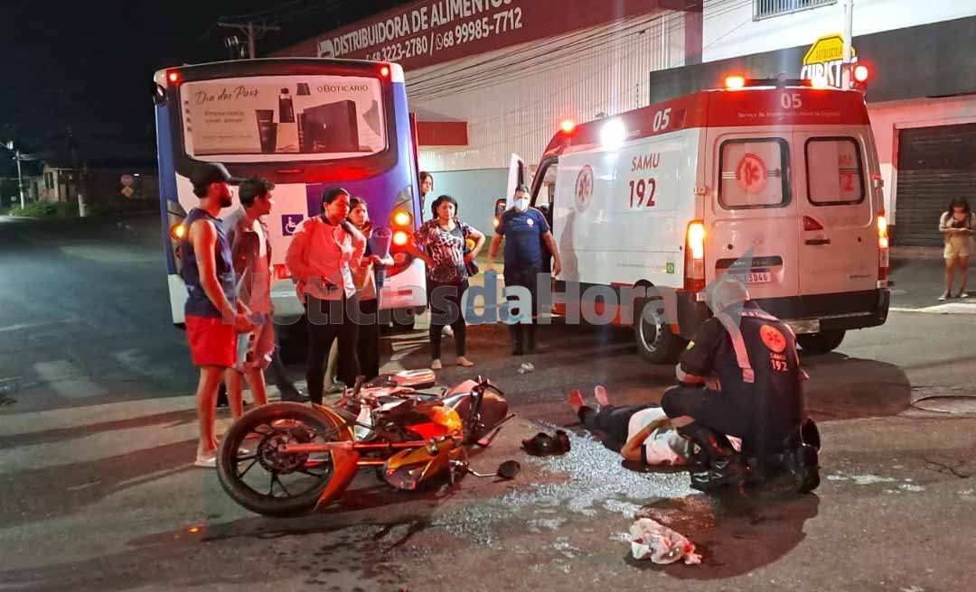 Motociclista em alta velocidade avança sinal vermelho e colide com ônibus em cruzamento no bairro Dom Giocondo