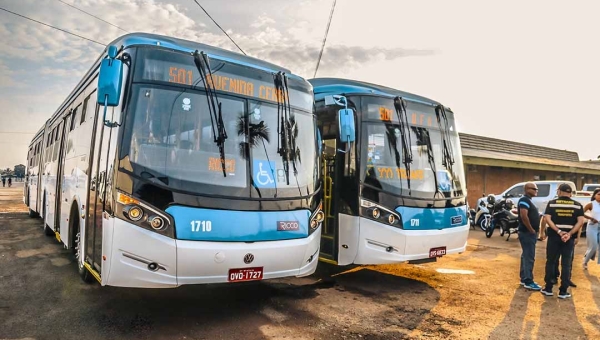 Prefeitura de Rio Branco apresenta ônibus articulados e 16 convencionais para otimizar o transporte coletivo na capital