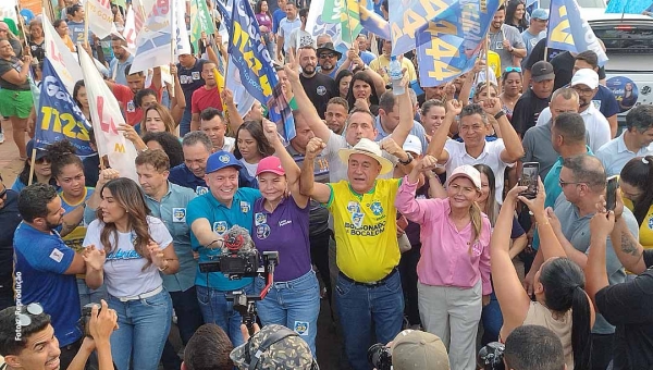 Com Alysson, mas sem Gladson e Mailza, Bocalom inicia campanha com caminhada na Baixada da Sobral