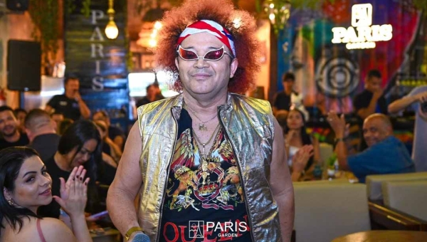 Cantor Wanderley Andrade se apresenta neste domingo, 1⁰, no Paris Garden; entrada será gratuita