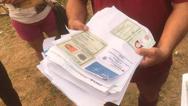 Documentos de cadastro do Caixa Tem são encontrados no lixo em Boca do Acre