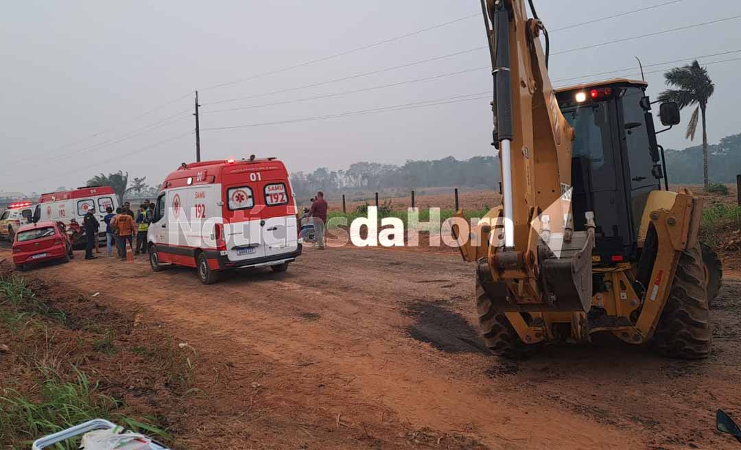 Acidente com retroescavadeira deixa passageiro de veículo de passeio ferido no Belo Jardim III