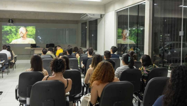 Exibição do documentário "Águas do Acre" lota sala na Ufac e promove discussões sobre a crise ambiental