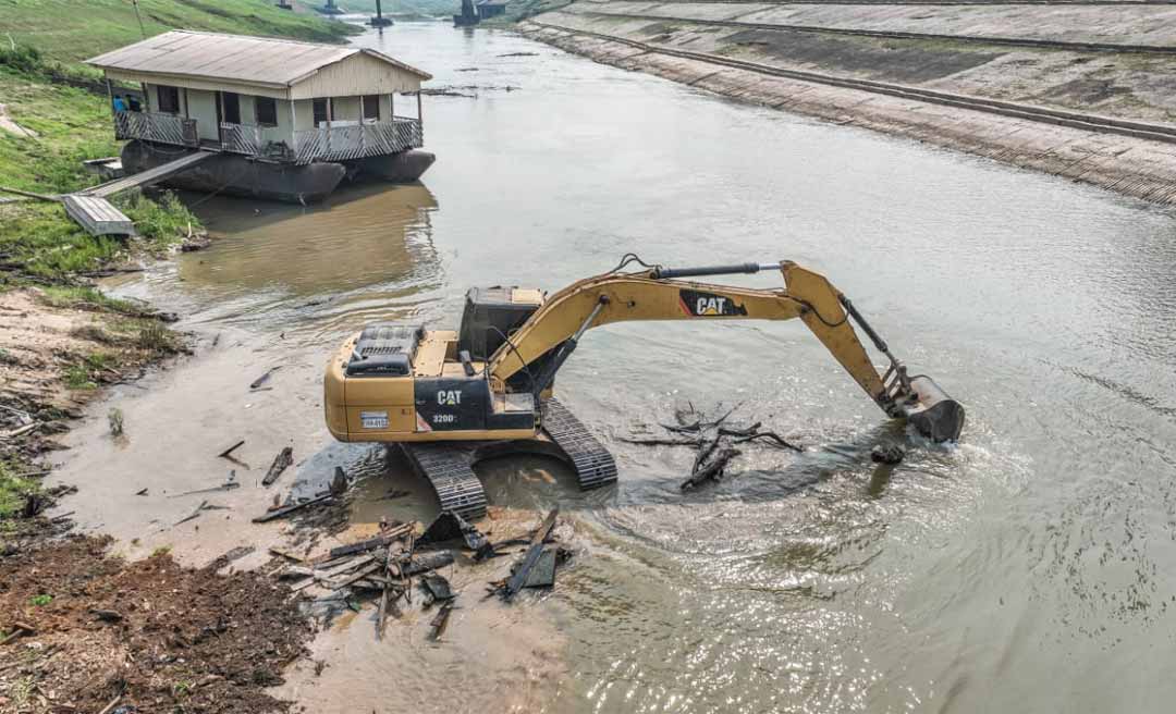 Com a meta de retirar mais de 200 toneladas de lixo do rio Acre, governo inicia limpeza do manancial em Rio Branco