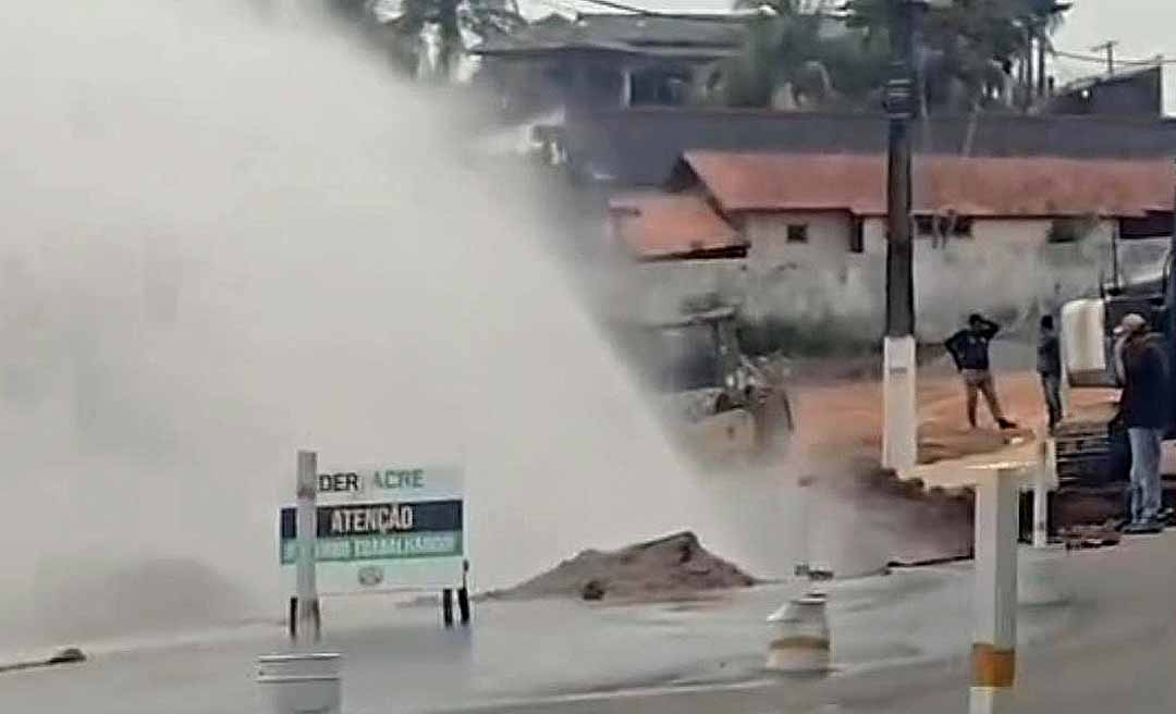 Máquina do Deracre atinge adutora na Antônio da Rocha Viana; veja vídeo