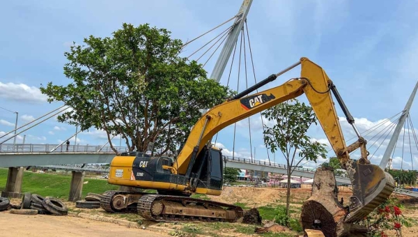 Mais de 600 toneladas de entulhos e 800 pneus foram retirados do rio Acre em ação de limpeza em uma semana