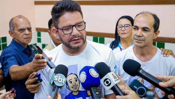 Nas primeiras horas da manhã, Gladson Cameli vota em Cruzeiro do Sul: “exercendo o meu direito de cidadão e fortalecendo a democracia”