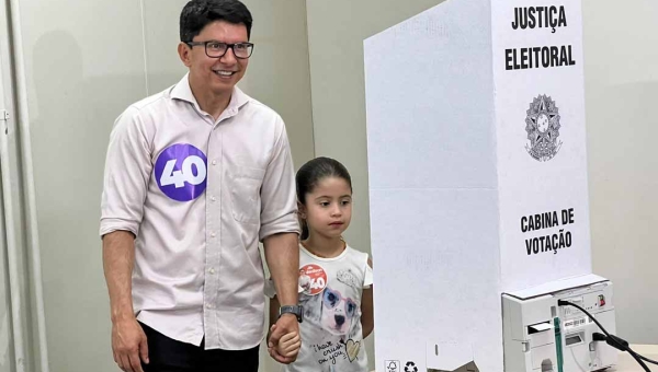 Jenilson Leite é um dos primeiros candidatos a ir às urnas neste domingo