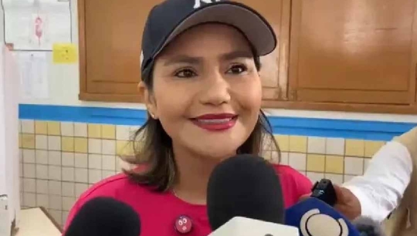 Jéssica Sales vota em Cruzeiro do Sul: “A vitória vai ser para Deus!”