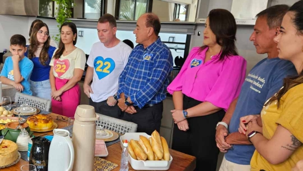 Cúpula bolsonarista realiza concentração na casa de vice de Bocalom